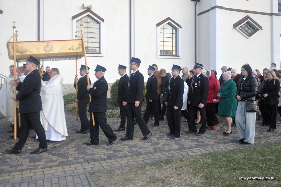 13 Procesja rezurekcyjna.jpg